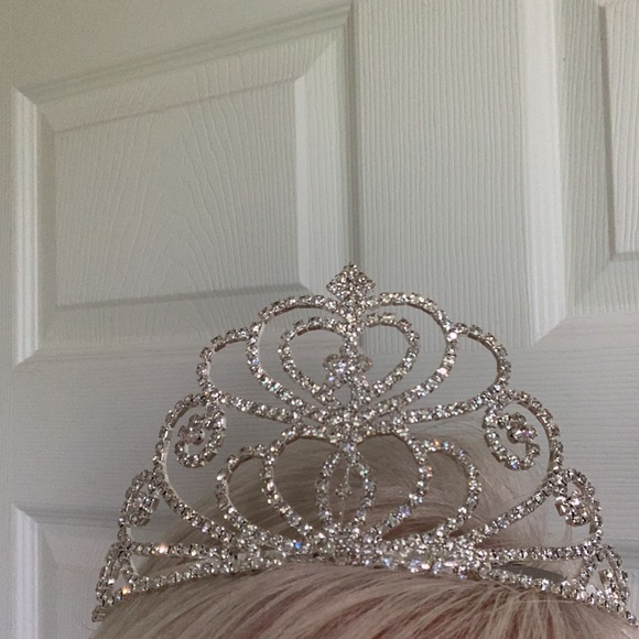 LARGE RHINESTONE TIARA - Picture 8 of 12